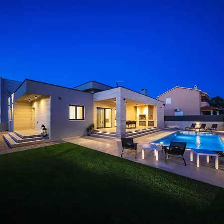 Anlero Zadarvillas נין