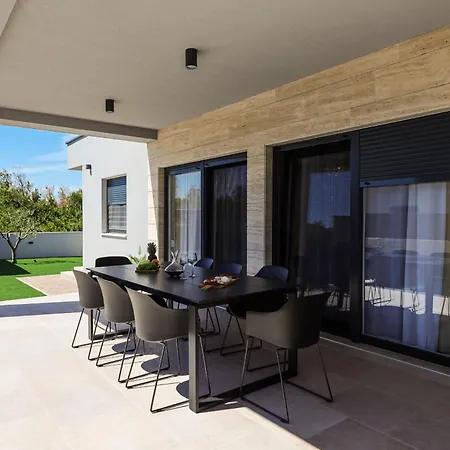Anlero Zadarvillas נין