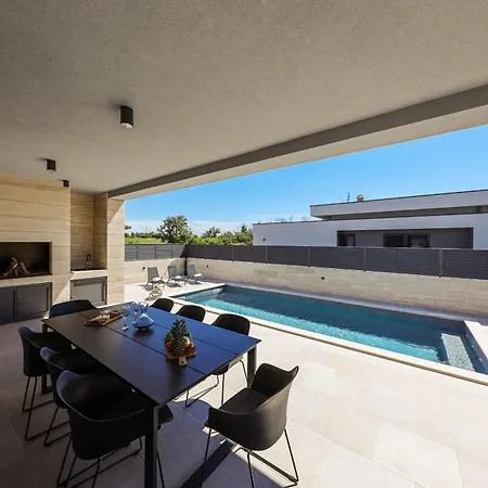 Anlero Zadarvillas * נין