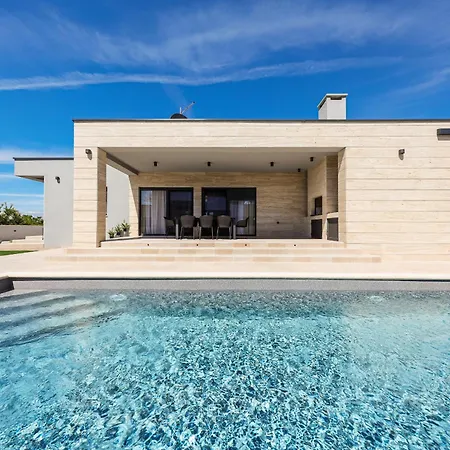 Anlero Zadarvillas * נין