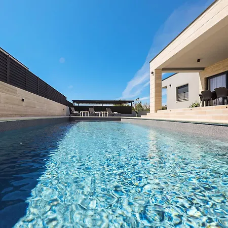 Anlero Zadarvillas וילה *